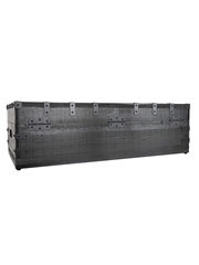 Game Of Thrones Limited Edition Chest NB For UK Shipment Only -  083 of 205 Approximate Dimensions: 100cm x 50cm x 36cm