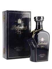 Ballantine's 21 Year Old Wade Ceramic Decanter 50cl / 43%