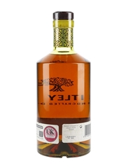 Whitley Neill Handcrafted Dry Gin Quince Gin - Batch No.001 70cl / 43%