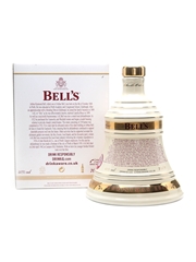 Bell's Decanter 8 Year Old Christmas 2010 Ceramic Decanter 70cl / 40%
