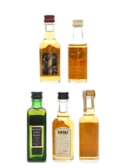 Assorted Scotch Whisky Bottled 1970s - Chivas Regal, Highland Queen, Passport 5 x 5cl / 40%