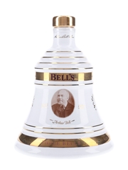 Bell's Decanter Christmas 2009 Ceramic Decanter 8 Year Old - Arthur Bell 70cl / 40%