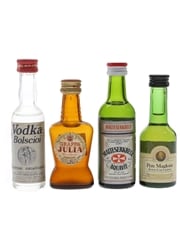 Assorted Spirits Bolscioi Vodka, Julia Grappa, Malteserkreuz Aquavit & Pere Magloire Calvados 4 x 3cl-4cl / 40%