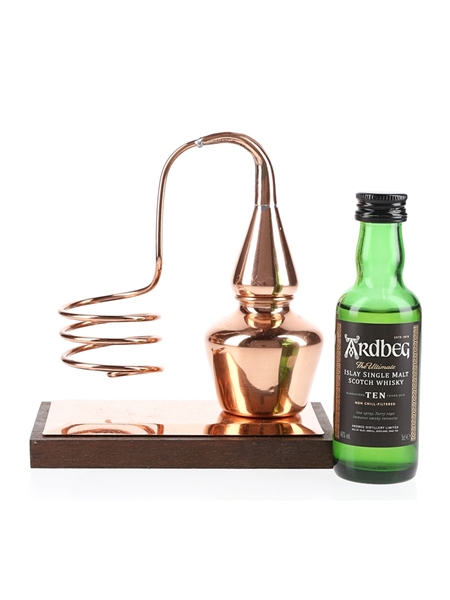 Ardbeg 10 Year Old With Copper Pot Still Presentation Stand  5cl / 46%