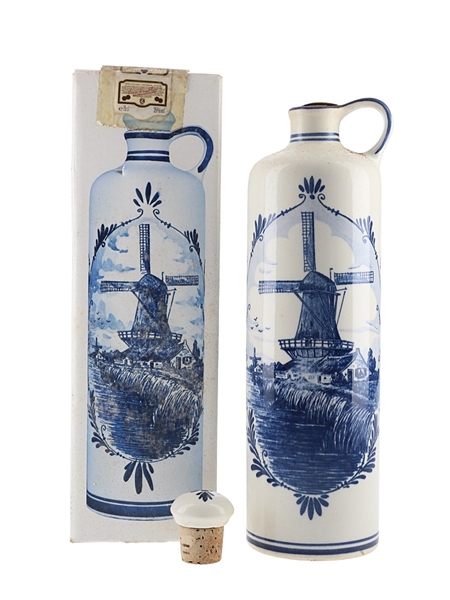 Jonge Bols Graanjenever (Young Grain Jenever) Delft Blauw Ceramic Bottle 70cl / 35%