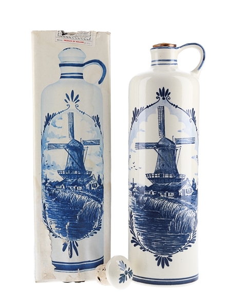 Jonge Bols Graanjenever (Young Grain Jenever) Delft Blauw Ceramic Bottle 75cl / 37.5%