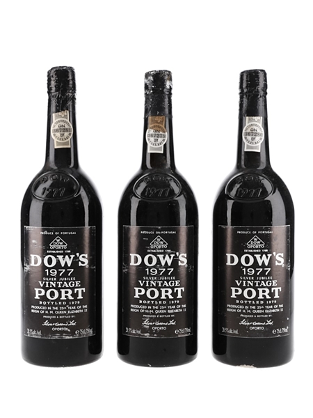 1977 Dow's Vintage Port Bottled 1979 - Silver Jubilee 3 x 75cl / 20.5%
