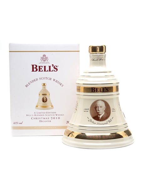 Bell's Decanter 8 Year Old Christmas 2010 Ceramic Decanter 70cl / 40%