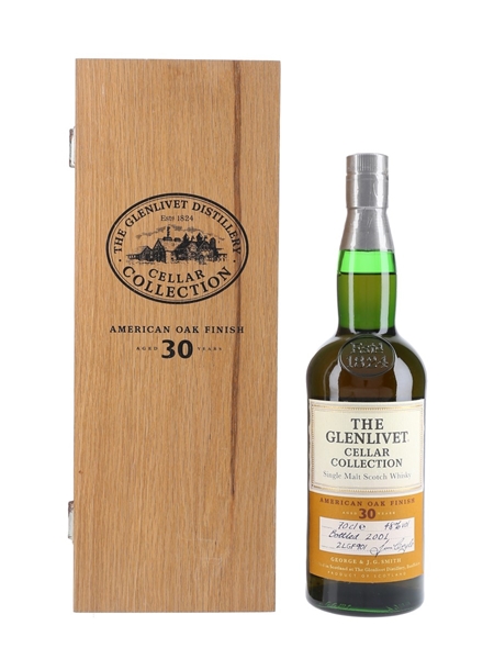 Glenlivet 30 Year Old Cellar Collection American Oak Finish - Bottled 2001 70cl / 48%