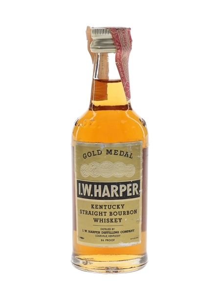 I W Harper 4 Year Old Gold Medal Bottled 1970s-1980s 5cl / 40%