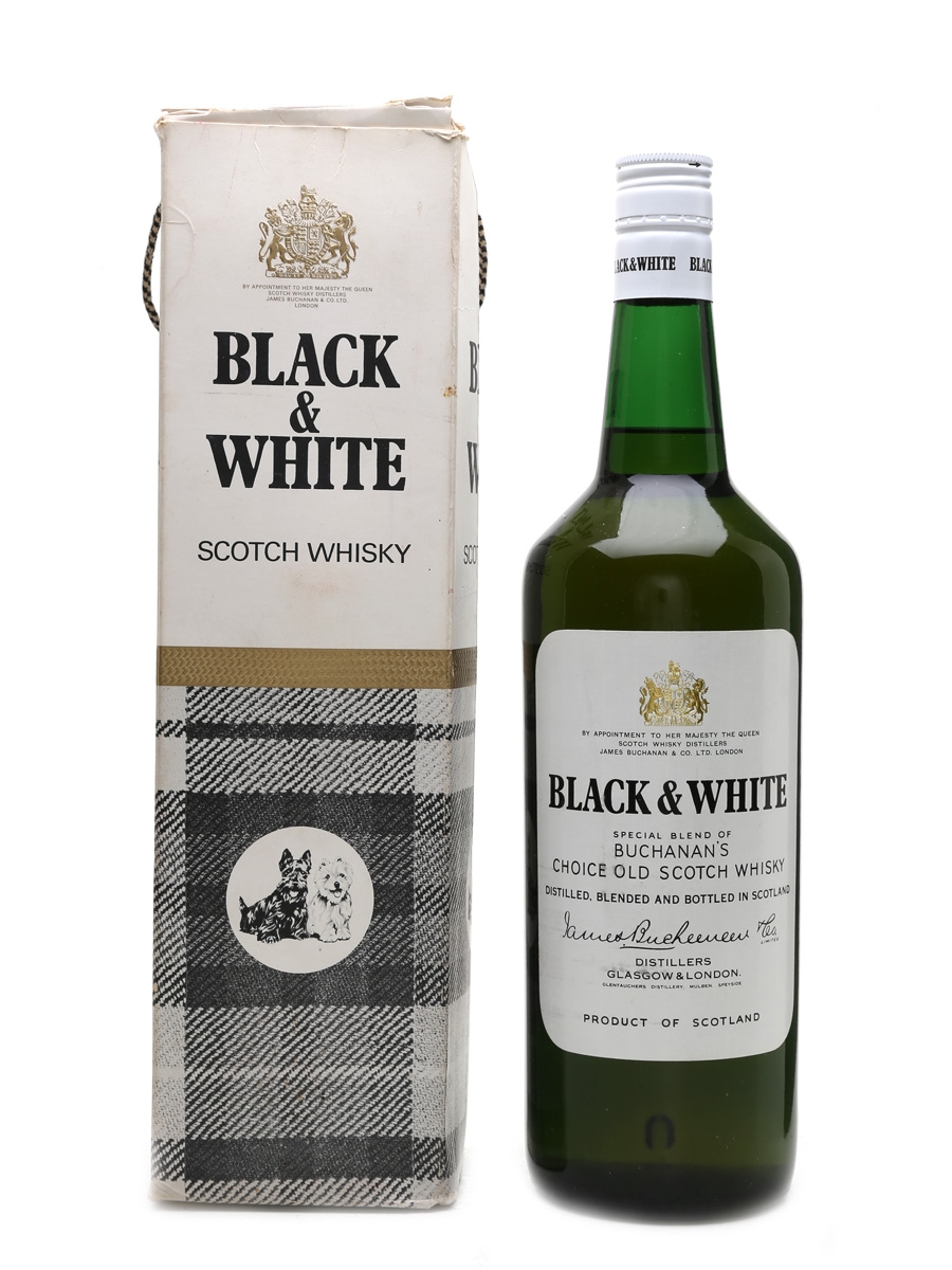 Белый виски. Виски с белой этикеткой. Black and White Whiskey. Виски в белой бутылке.