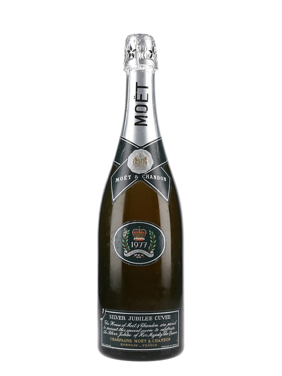 Moët&CHANDON THE QUEEN'S DIAMOND JUBILEE Vintage sealed bottle of Moet & Chandon champagne to