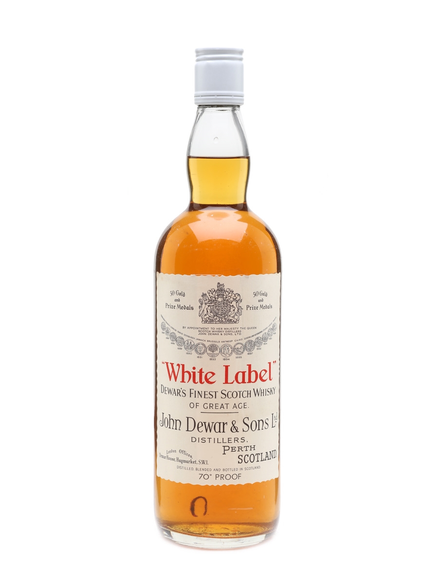 Royal park виски. Дюарс Уайт лейбл. Виски Dewar's White Label. John Dewar sons Ltd White Label. Dewars Finest Scotch Whisky White Label.