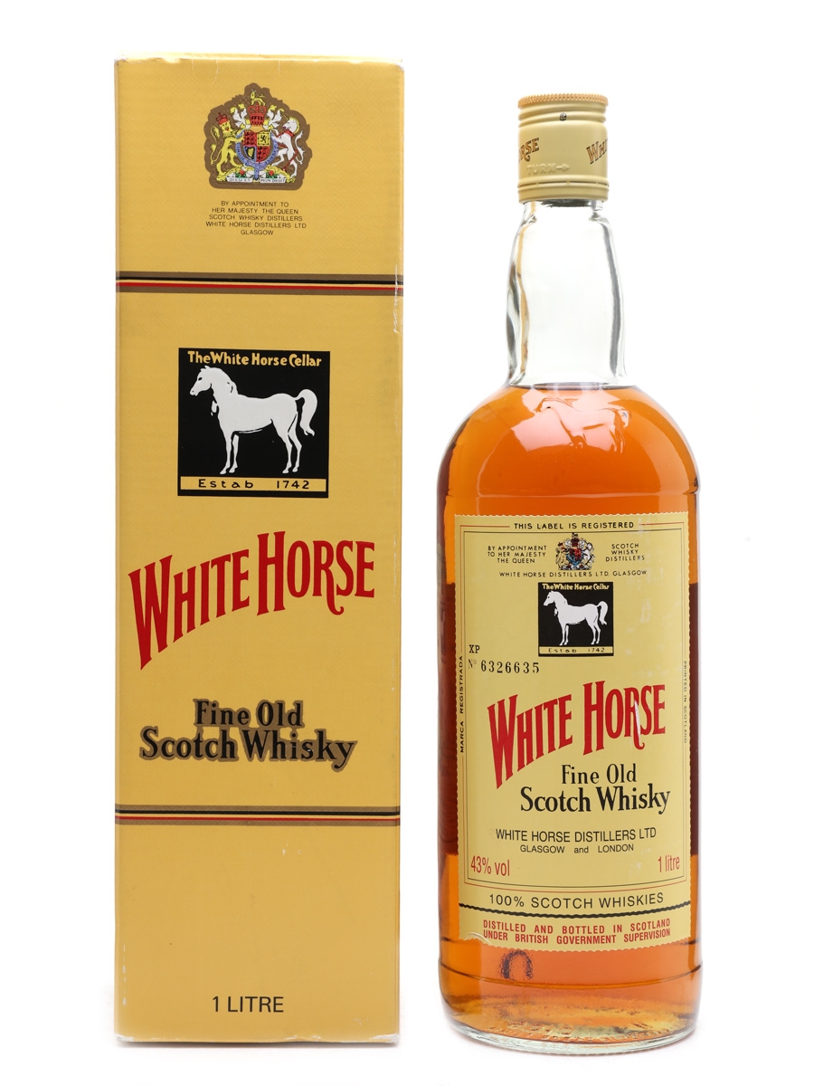 Виски хорс цена. Виски Уайт Хорс 0.7. Виски Вайт Хорс 0.5. White Horse Blended Scotch Whisky. Виски шотландский Уайт Хорс 40% 0.2.