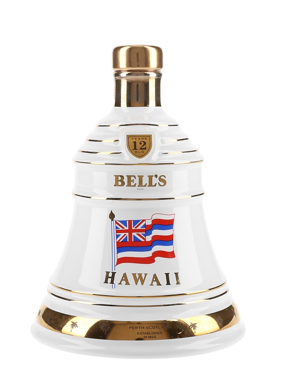 ウイスキー Hawaii Bell Whiskey Bottle Bell's 12 Year Old Hawaii Ceramic Decanter - Lot 190616 - Buy/Sell