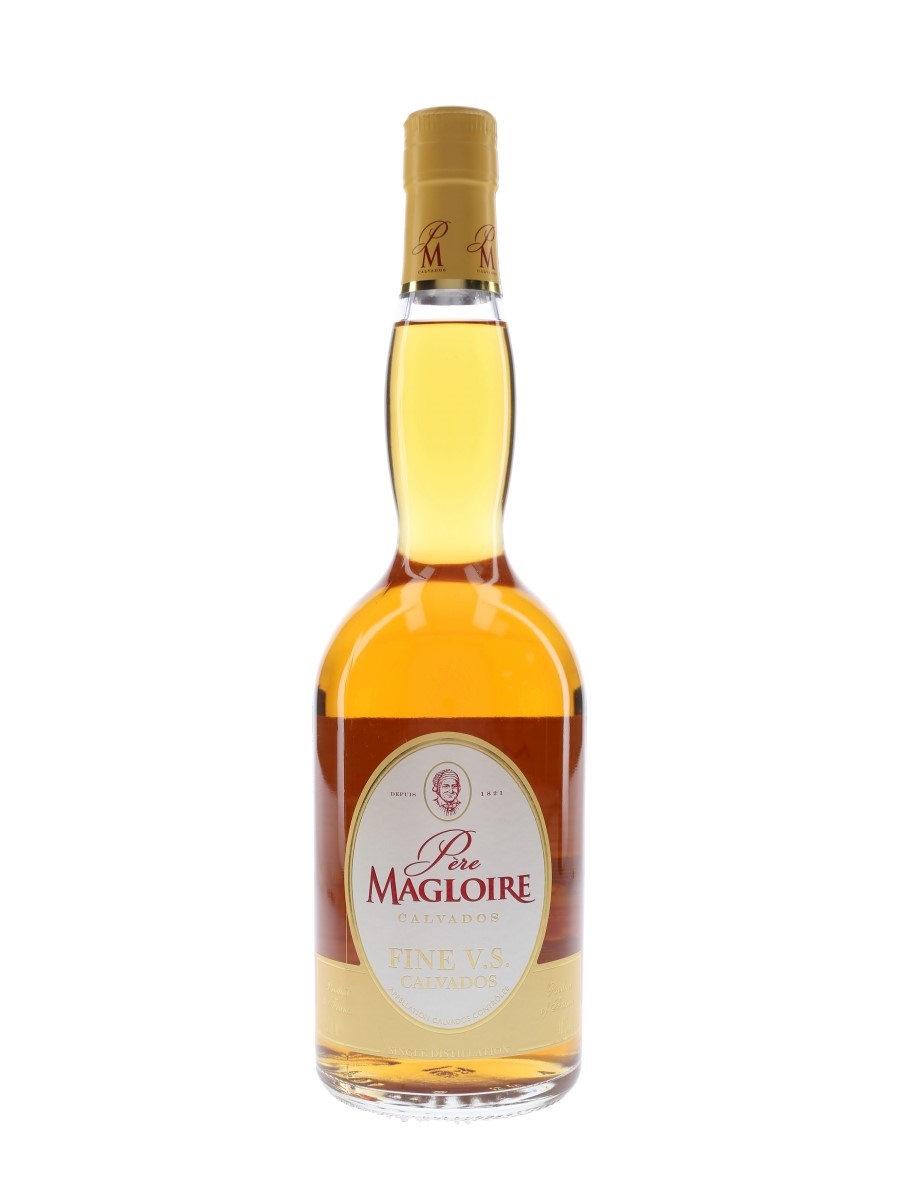 Кальвадос magloire. Кальвадос Пьер Маглуар. Кальвадос Pere Magloire VSOP. Кальвадос dieux Pere Magloire 1л. Пьер Маглуар VSOP.